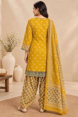 Yellow blended cotton printed kurta sets 5
