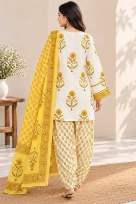 White blended cotton printed kurta sets 5
