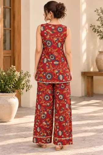 Red blended cotton printed kurta sets