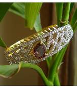Bracelet studded with wine color zircon stone