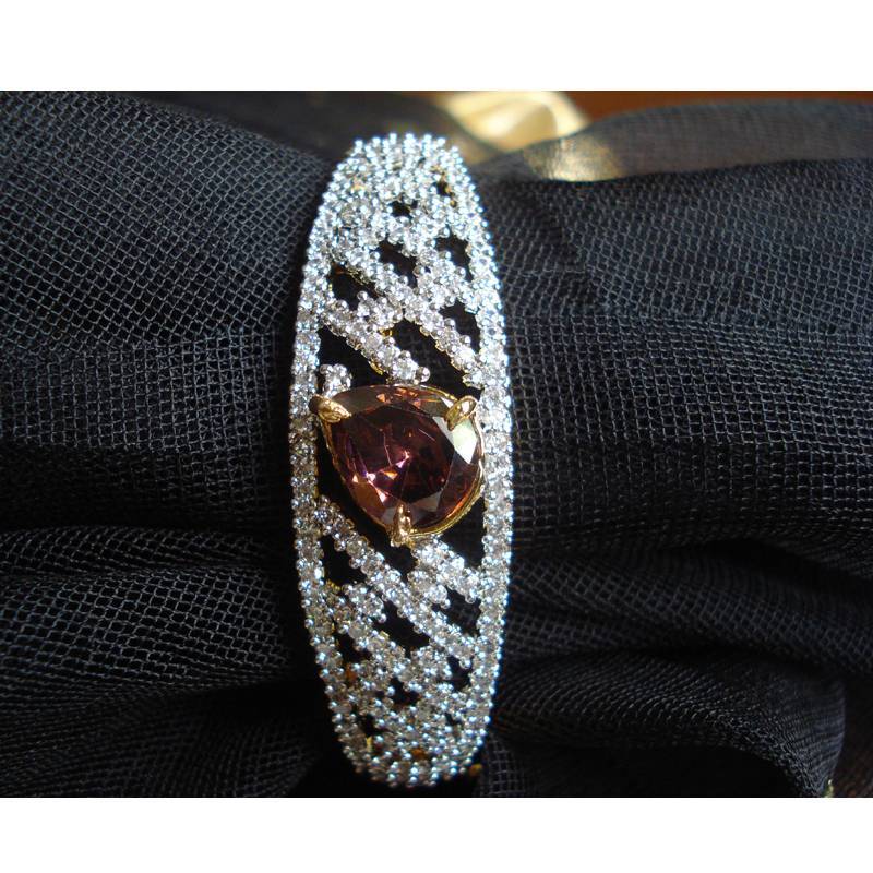Bracelet studded with wine color zircon stone