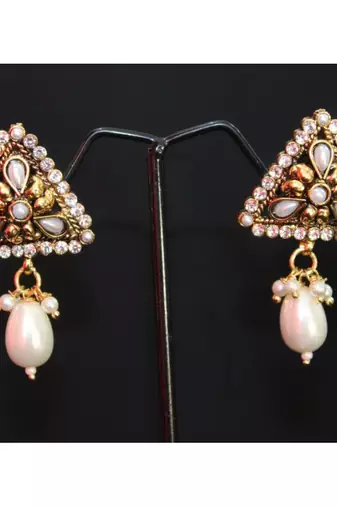 Triangular Beauty with Pearl &  Austrian Diamonds