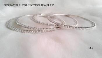White Silver Gold Plated Single Line 4 Pcs Bangles 1