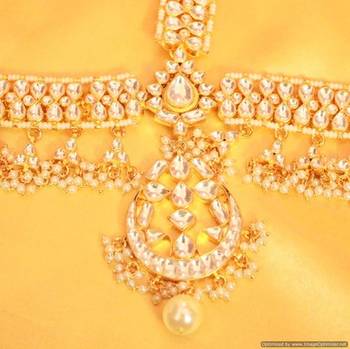 Kundan  And  Pearl Gold Look Bridal Maang Tikkda 3