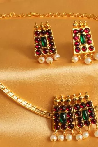 Beautiful Poothali Temple Necklace Set 