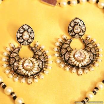 Victorial Look Pearl & Black Pendant Set 2