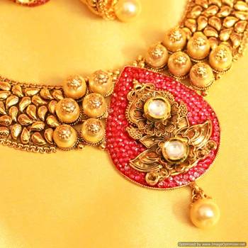 Antique Gold Look Paisley Necklace Set 3