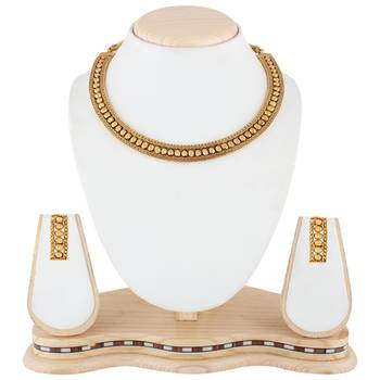 Delicate Golden South Indian Necklace Set Jewelry 1