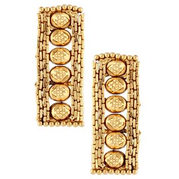 Delicate Golden South Indian Necklace Set Jewelry 3