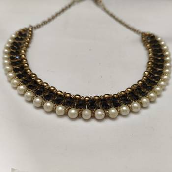 Traditional Black Necklace with Pearl 1