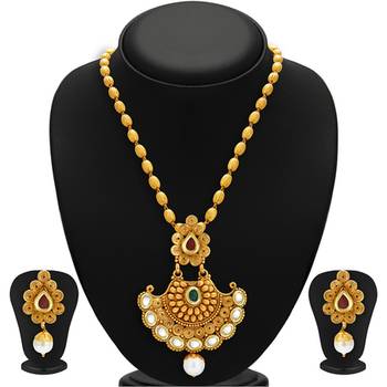 Marvellous Gold Plated Kundan Necklace Set For Women 1
