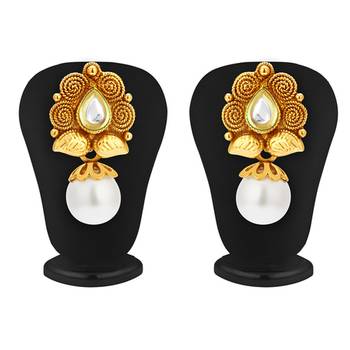 Graceful Gold Plated Kundan Necklace Set For Women 5