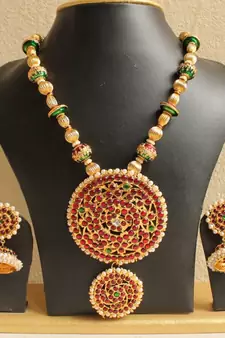 Lovely Kemp Designer Temple Necklace Set