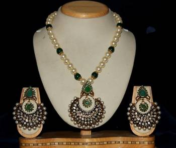 Beautiful Shell Pearls Necklace Set With Antique Locket Set 1