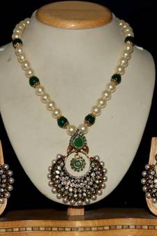 Beautiful Shell Pearls Necklace Set With Antique Locket Set