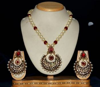 Beautiful Shell Pearls Necklace Set With Antique Locket Set 1