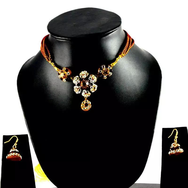 Rajasthani Lakh Necklase With Earing With Rhinestones Embedded