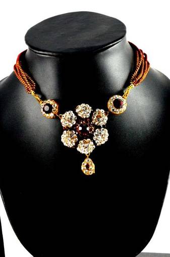 Rajasthani Lakh Necklase With Earing With Rhinestones Embedded