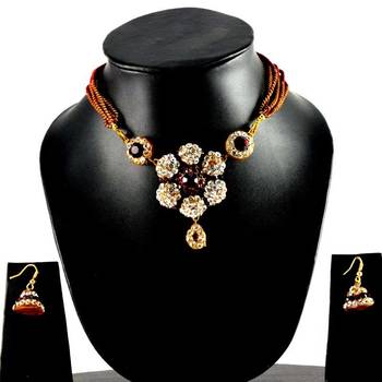 Rajasthani Lakh Necklase With Earing With Rhinestones Embedded 2