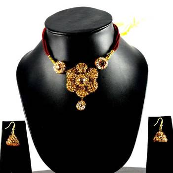 Rajasthani Lakh Necklase With Earing With Rhinestones Embedded 1