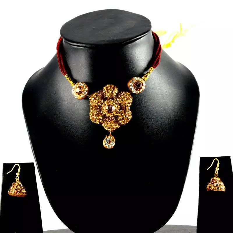 Rajasthani Lakh Necklase With Earing With Rhinestones Embedded