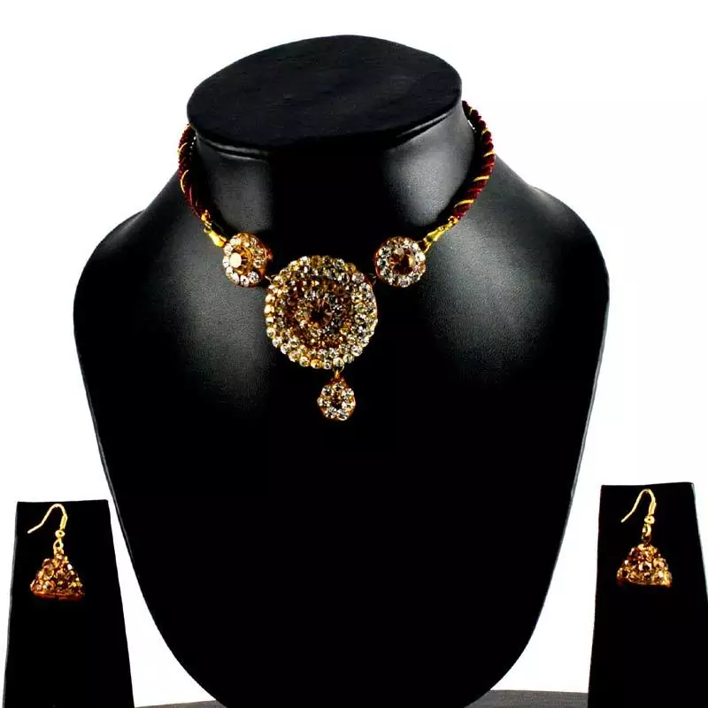 Rajasthani Lakh Necklase With Earing With Rhinestones Embedded