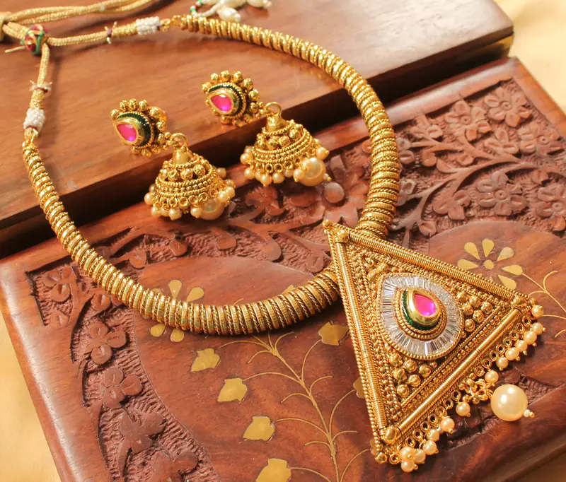 Lovely Antique Pink Designer Necklace Set
