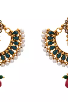 Mesmerizing Designer Earrings with Purity of Pearls.
