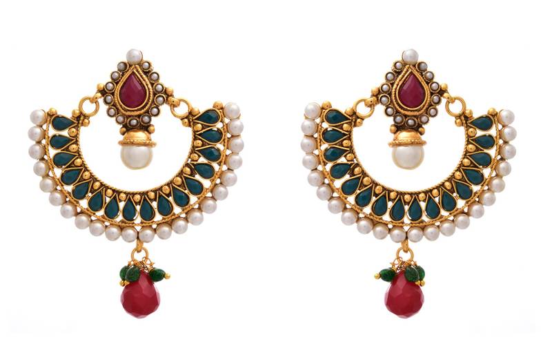 Mesmerizing Designer Earrings with Purity of Pearls.