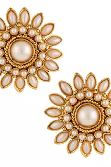 Beautiful flower pearl stud