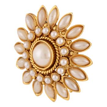Beautiful flower pearl stud 2