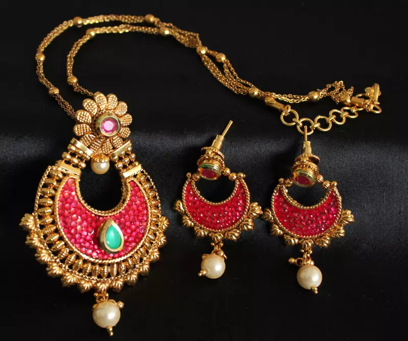 Lovely Antique Transparent Pink Green Necklace Set