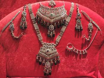 Stunning Red Green Diamant   Bridal Set 1
