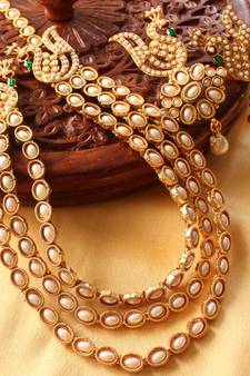 Mesmerising Multilayer Pearl Peacock Necklace Set