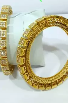 BEAUTIFUL ETHNIC FINE Cz BANGLE