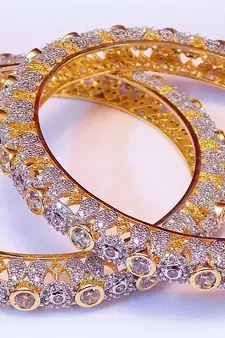 BEAUTIFUL ETHNIC FINE Cz BANGLE