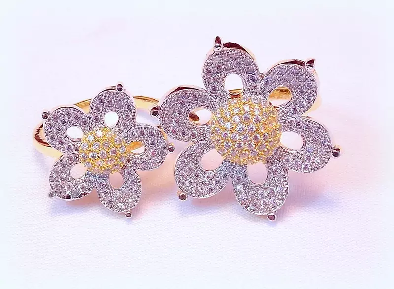 INTREND BEAUTIFUL FINE Cz DOUBLE RING