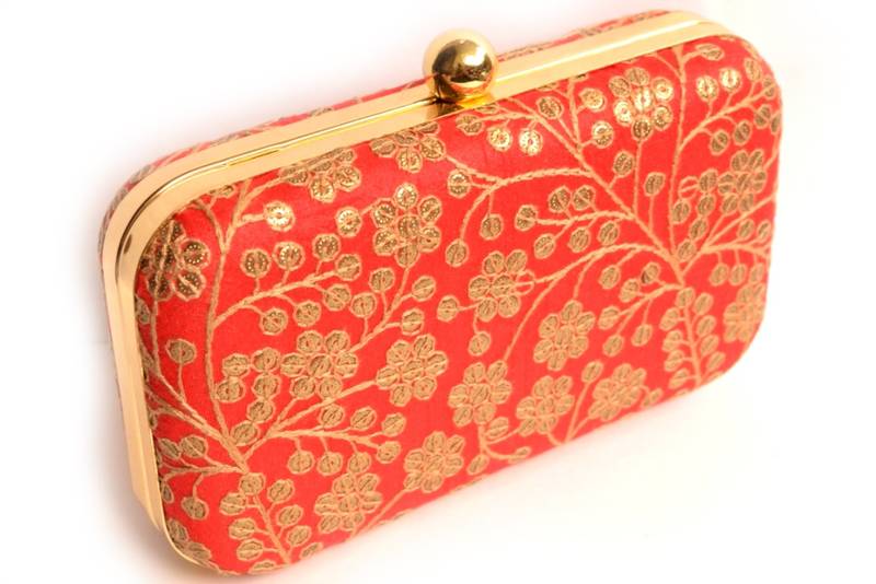 Red clutches embroidered