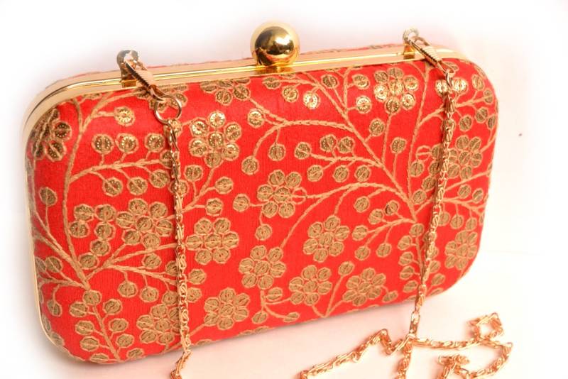 Red clutches embroidered