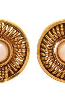 White gold plated pearl studs
