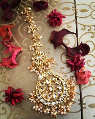Gold Maang Tikka 1