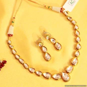 Pear Shaped Kundan Single Line Necklace 1