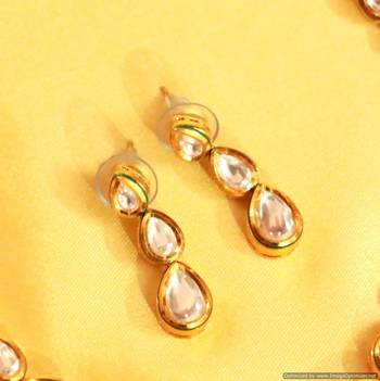 Pear Shaped Kundan Single Line Necklace 2