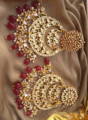 Maroon celeb chandbalis 1