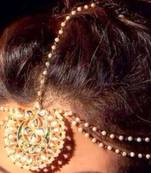 traditional looking matha patti