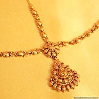Gold Look Fine Maang Tikka 2
