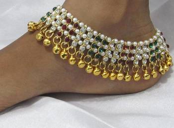 Karishma Maroon Green Stone Pearl Anklet 1