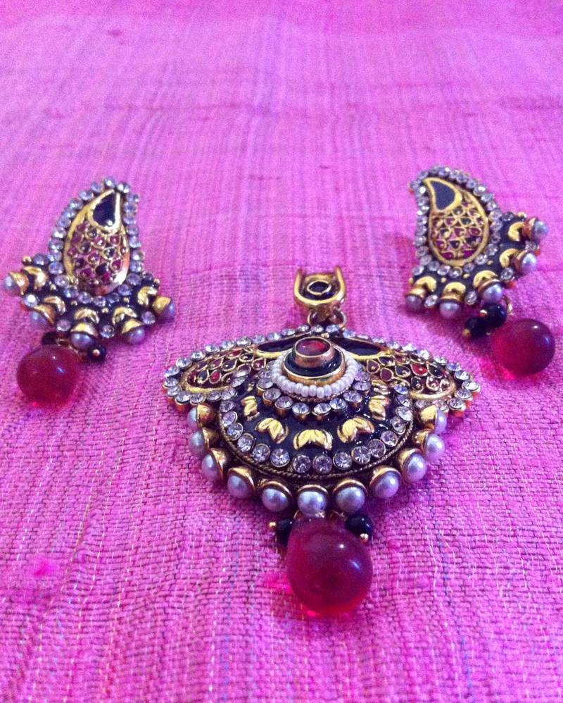 Red and Black Pearl Polki Pendant set v179