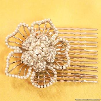 White Flower Pearl & Zircon Hair Pin 1