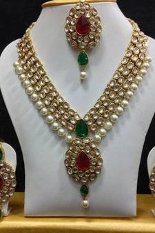 Dazzling Kundan Set in Red and Green with Pearls